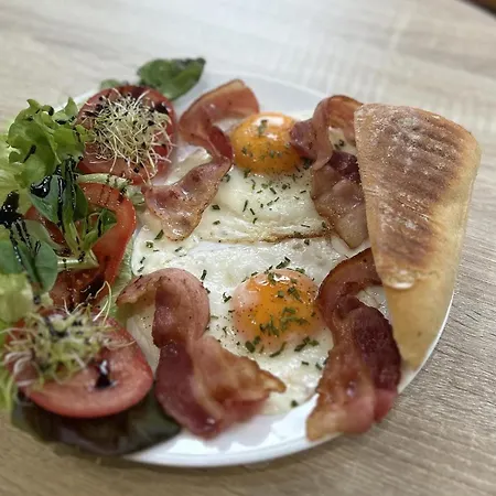 Moonlight I - Breakfast Available Apartmán